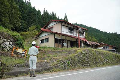 当該特定空家等の除却（基礎部分を除く）​