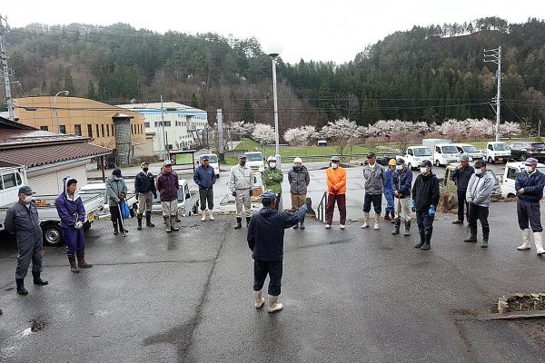 小島城址公園登城道の整備風景写真(1)