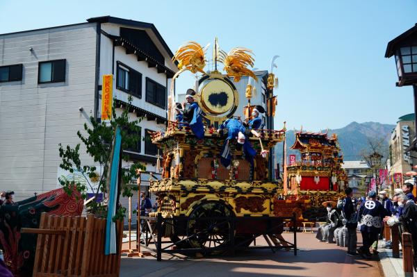 古川祭屋台曳き揃え風景写真(2)