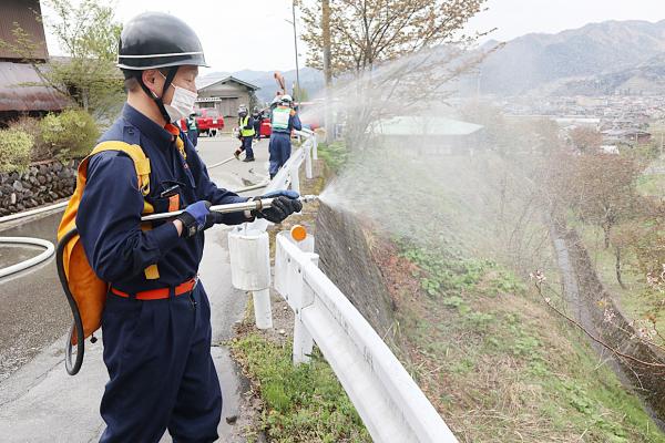 【春の山火事予防運動「消防訓練」の様子】写真(3)