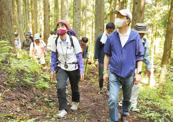 健康ウオーキングの様子(5)