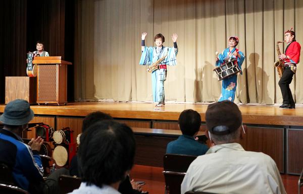 チンドントークとチンドンショー写真