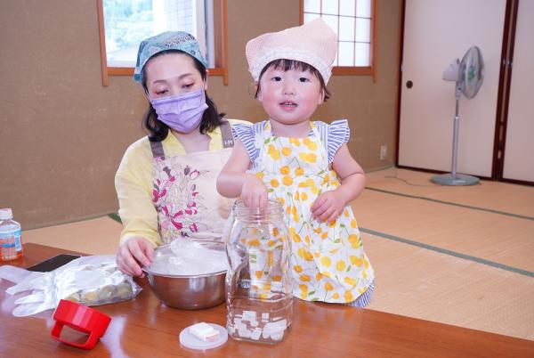 親子クッキングの様子写真