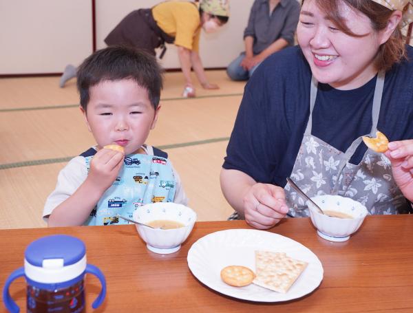 親子クッキングの様子写真