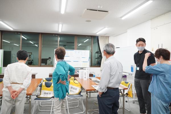 ふれあいトーク災害対策本部室見学の様子