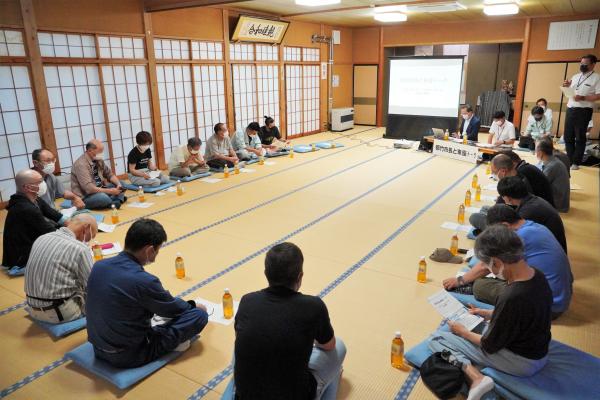 市長と車座トークの様子(1)