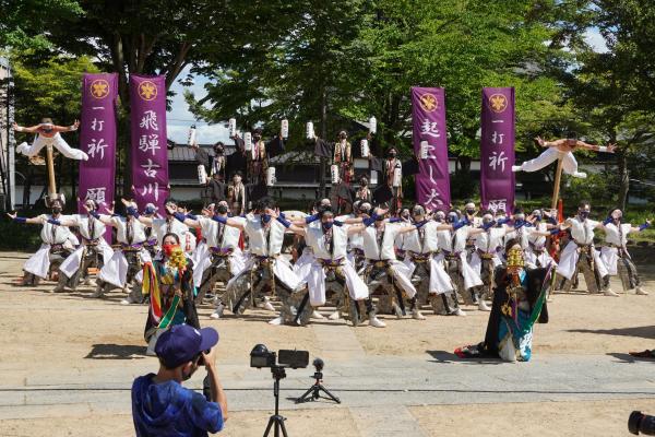 踊りの様子