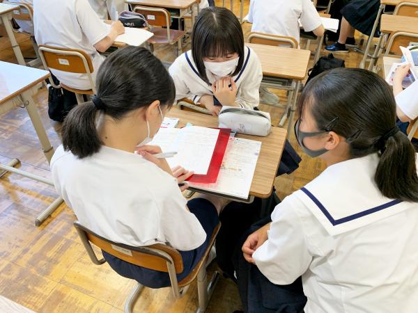 吉城高校生による小学生への学習サポート