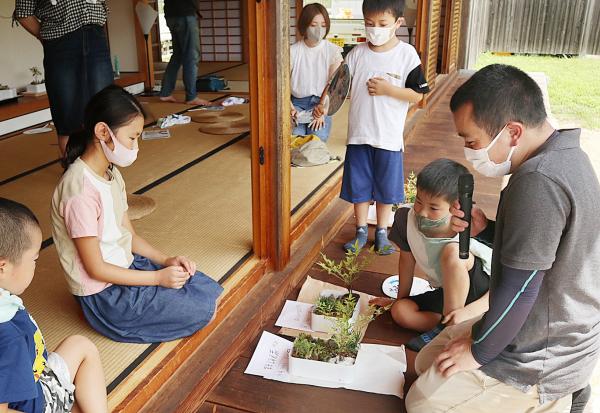 箱庭作りの様子(6)