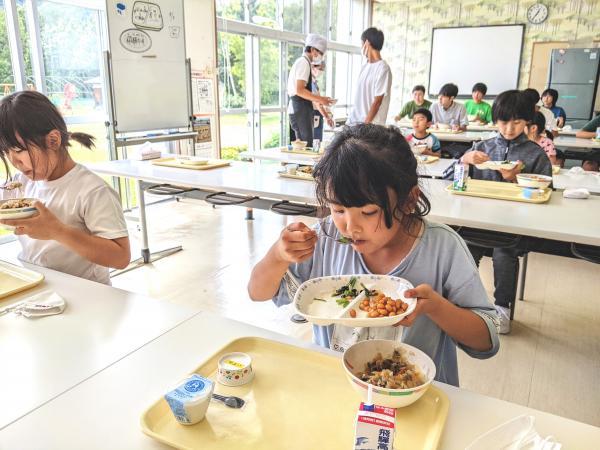 ふるさと学校給食の様子