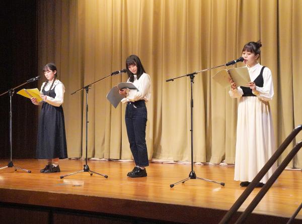 朗読会の様子(1)