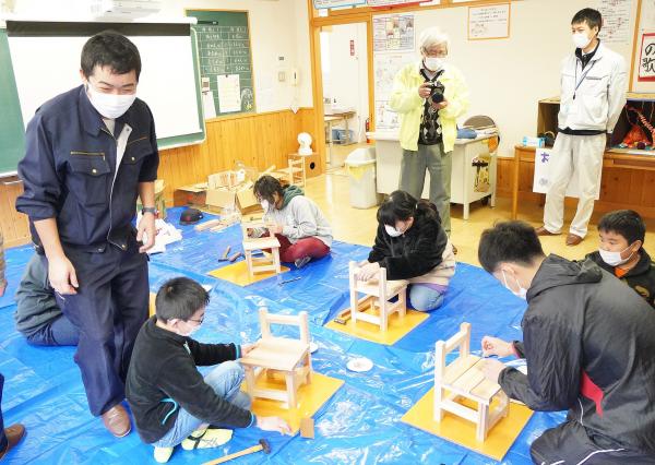 森の学習会の様子