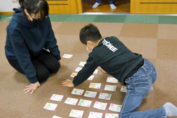 かるたあそびの様子(3)