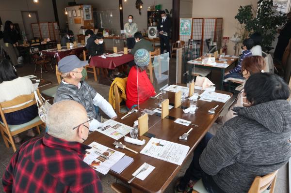 試食会の様子(4)