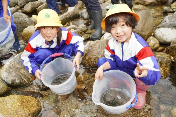 放流の様子(3)