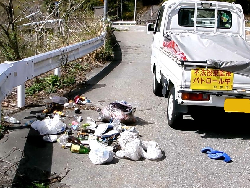 R5年4月13日 宮川町小豆沢地内（退避所）ビン缶など