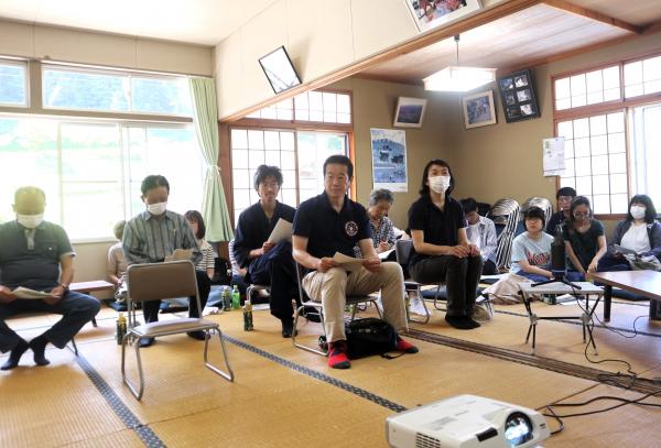 村議会の様子