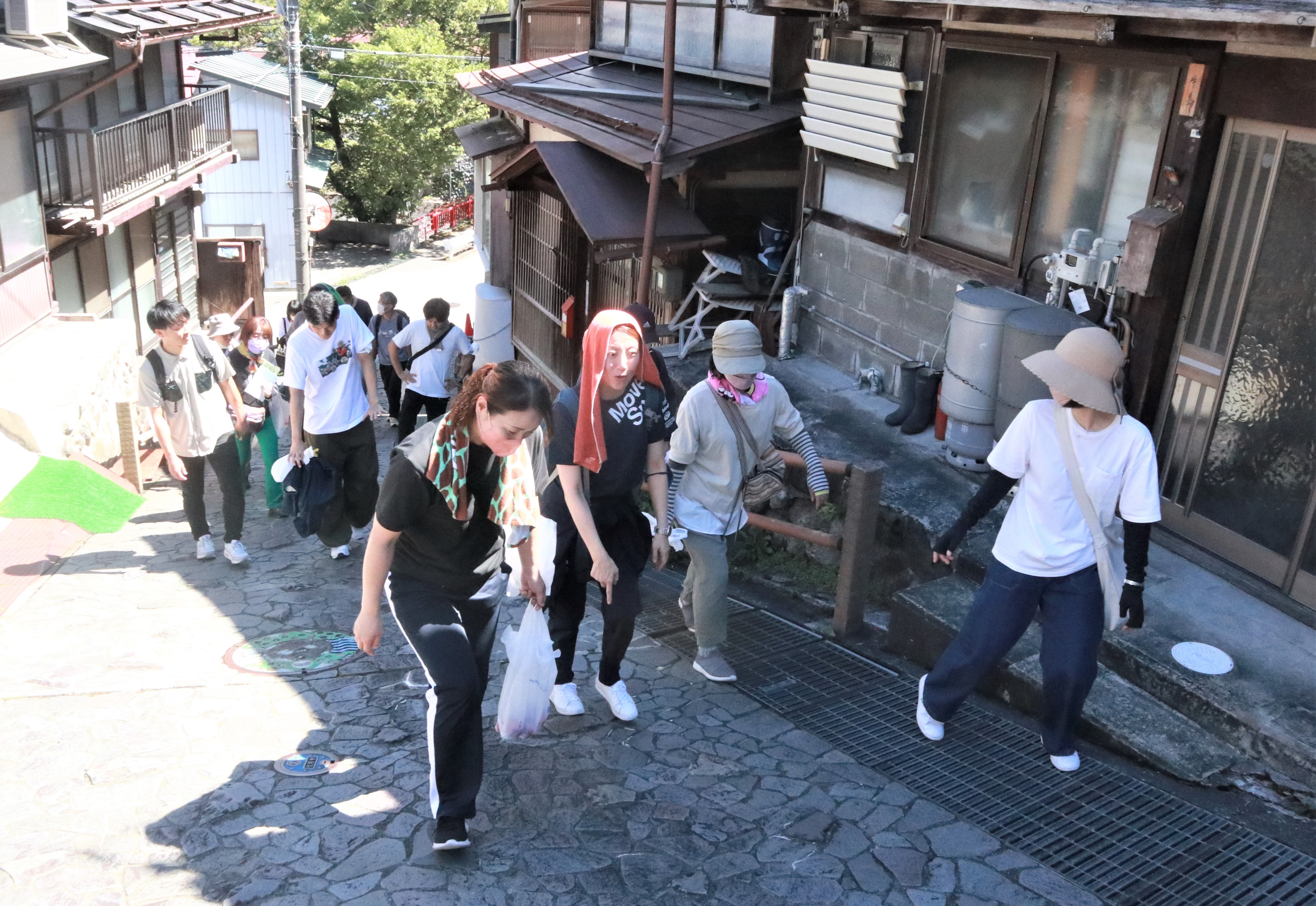 町内探検の様子