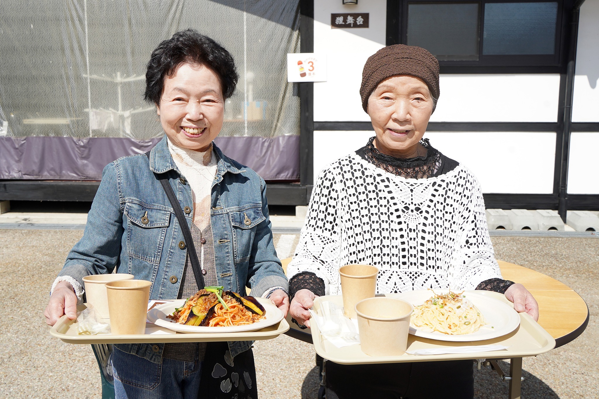 料理と参加者の様子