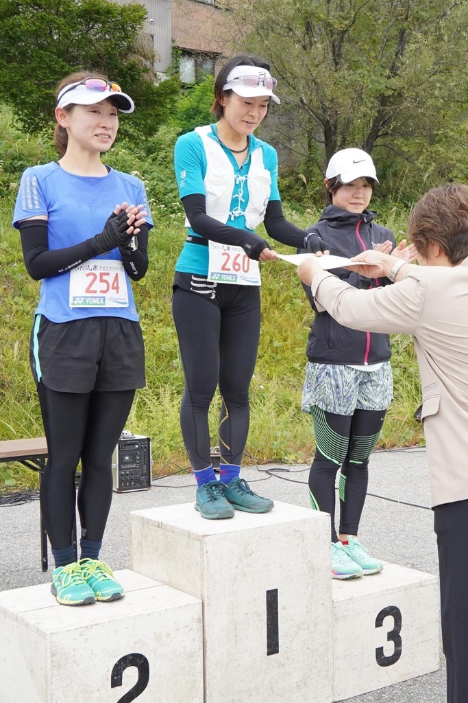 一般女子9.9km表彰式の様子