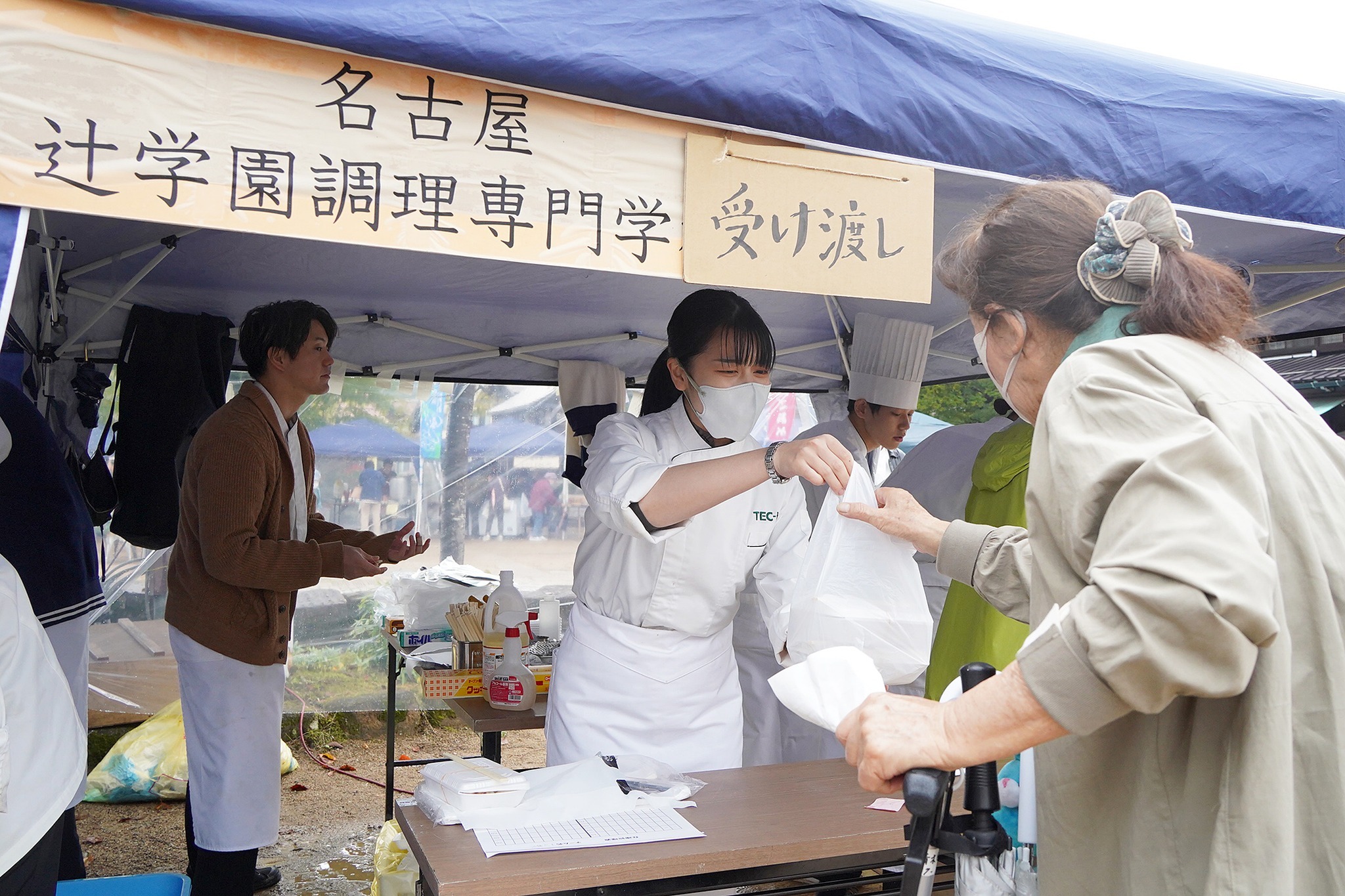 専門学生の出店の様子