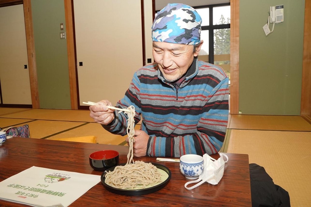 そばの試食の様子