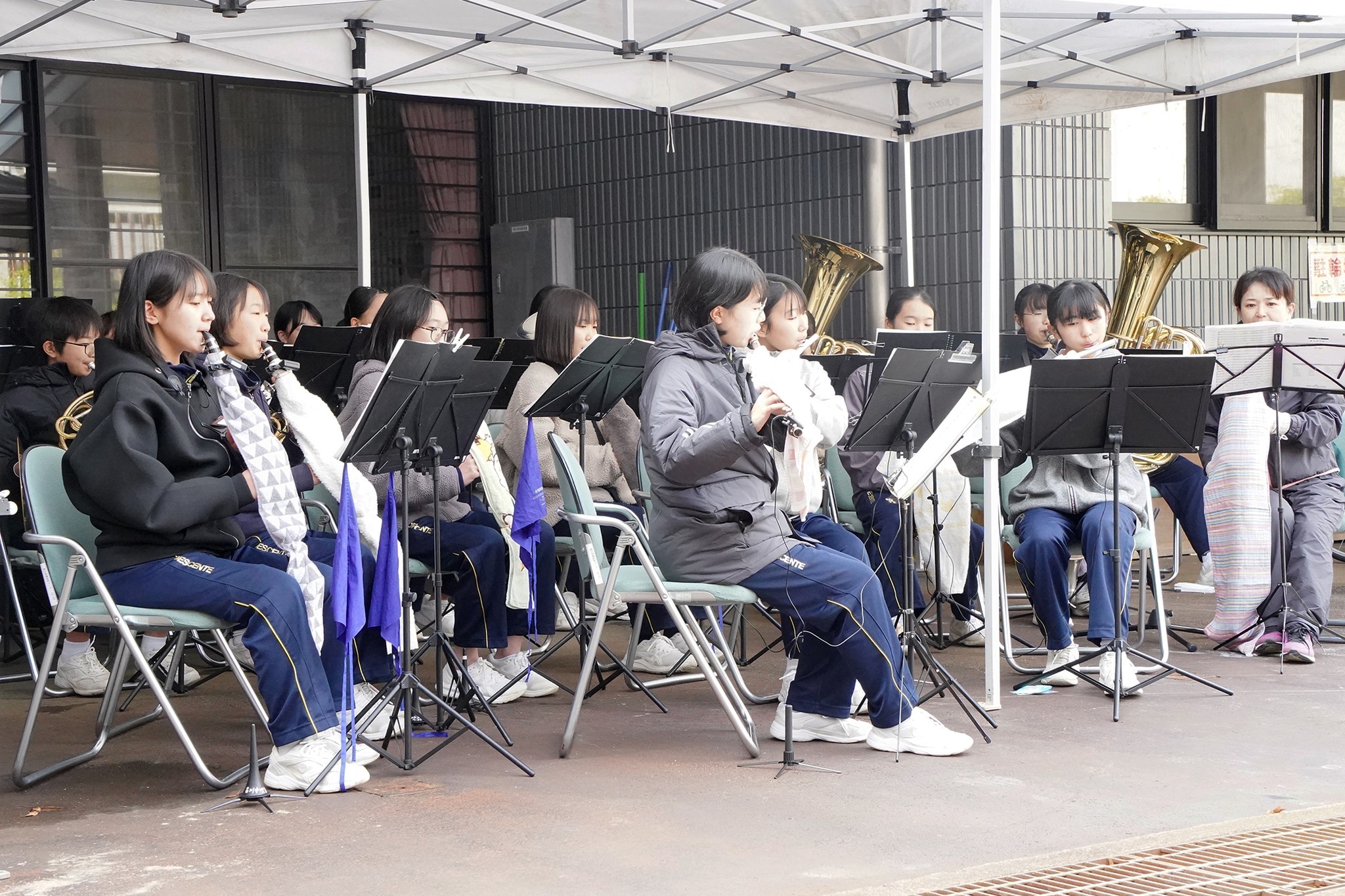 古川中学校吹奏楽部の激励演奏