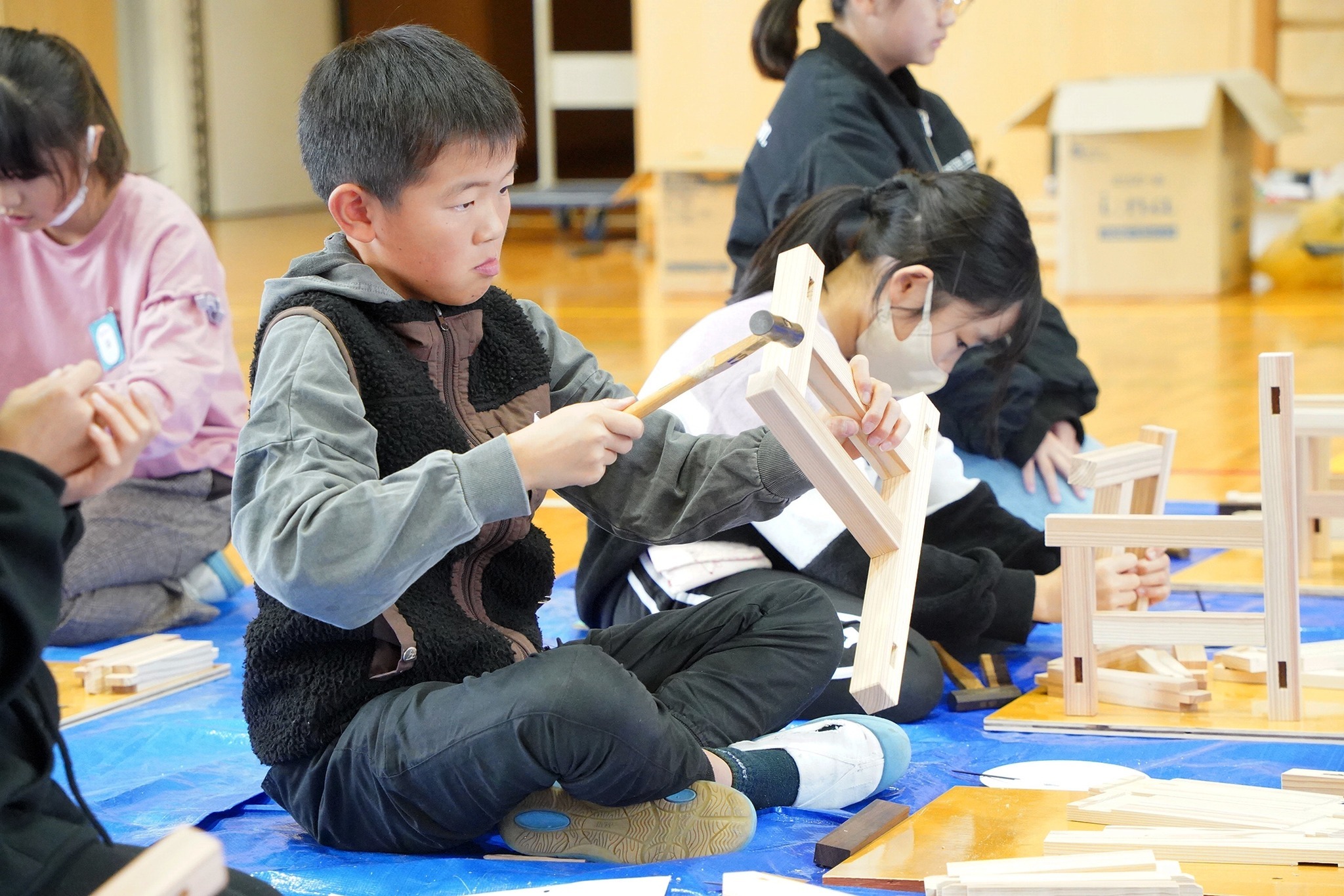 椅子づくりの様子