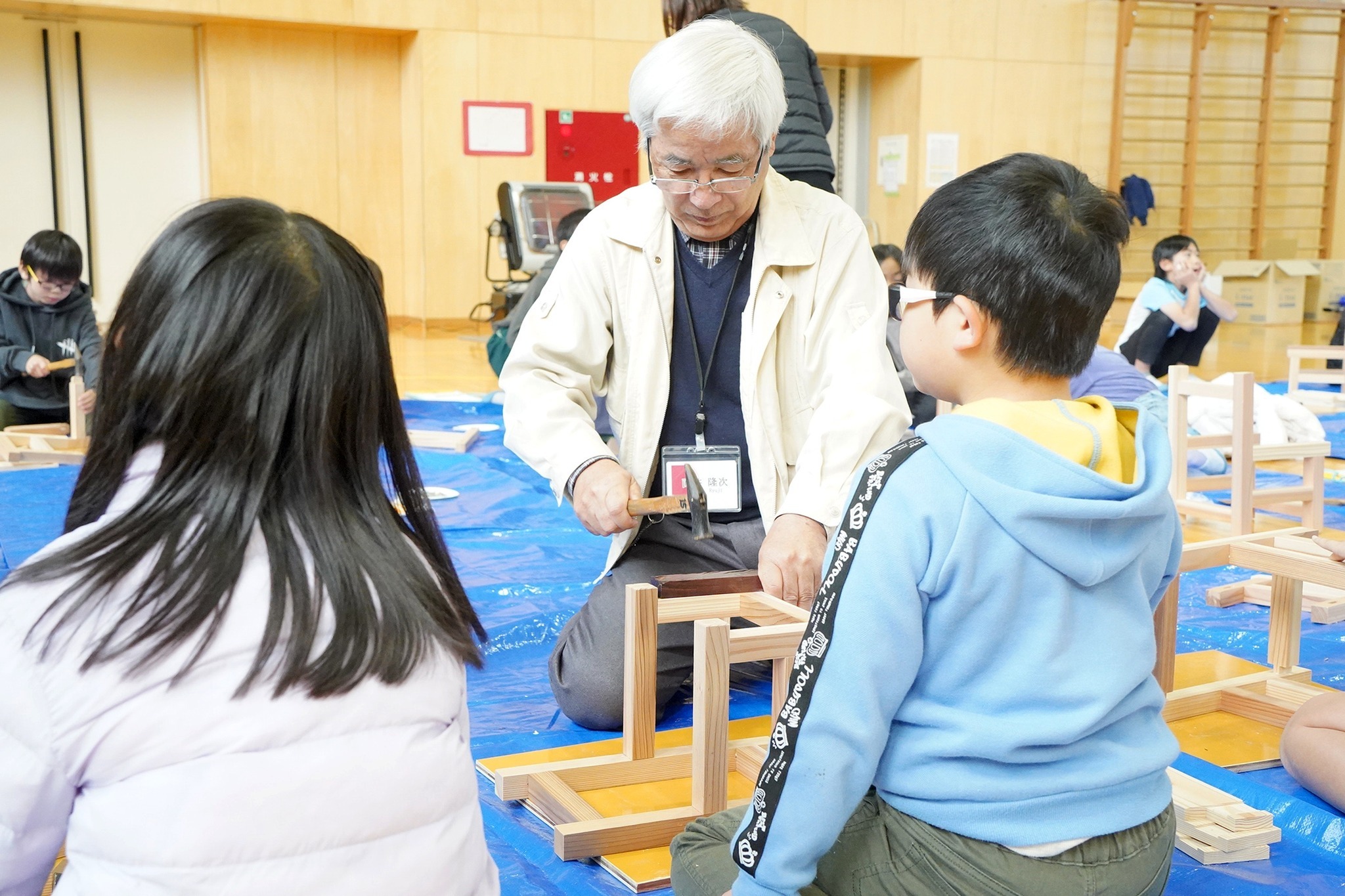 椅子づくりの様子