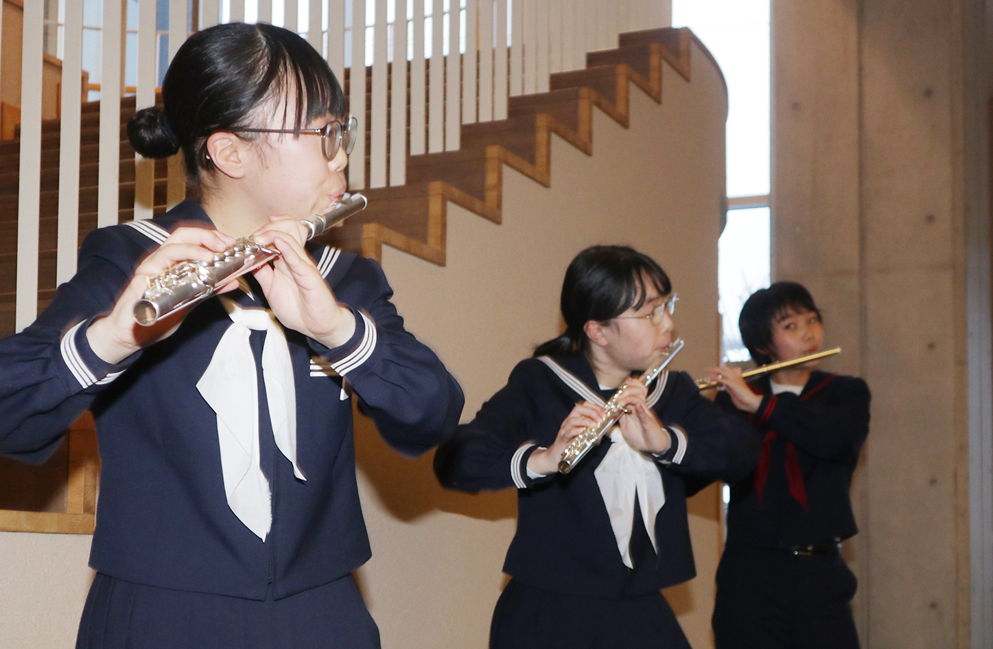 授賞曲を披露する生徒たち