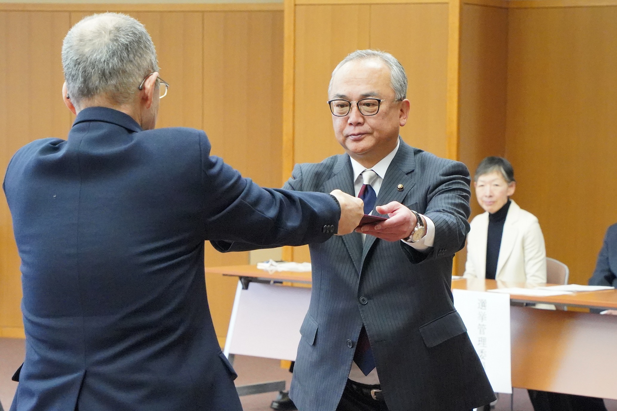 当選証書授与式の様子