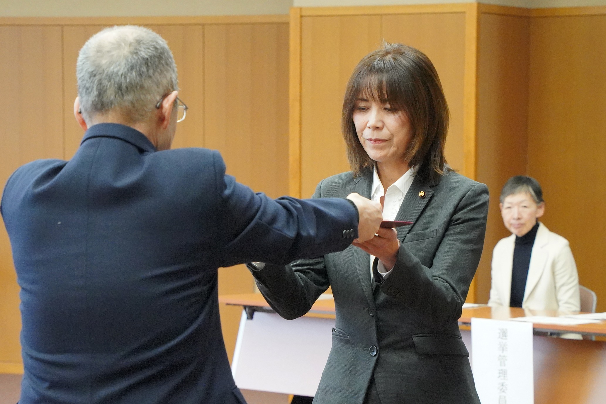 当選証書授与式の様子