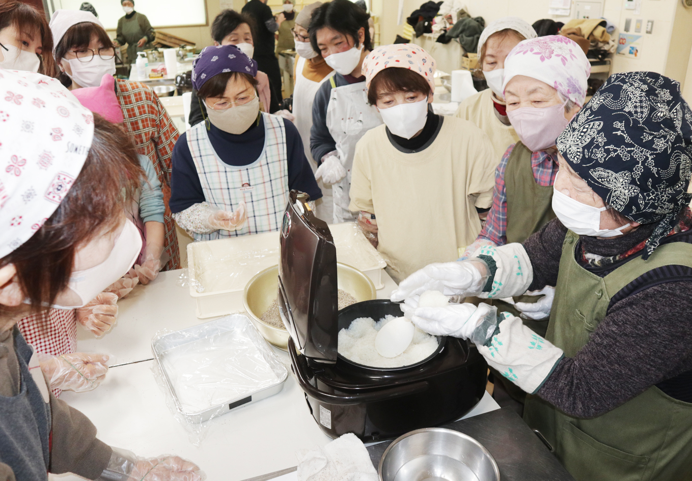 あぶらえおはぎづくりの様子