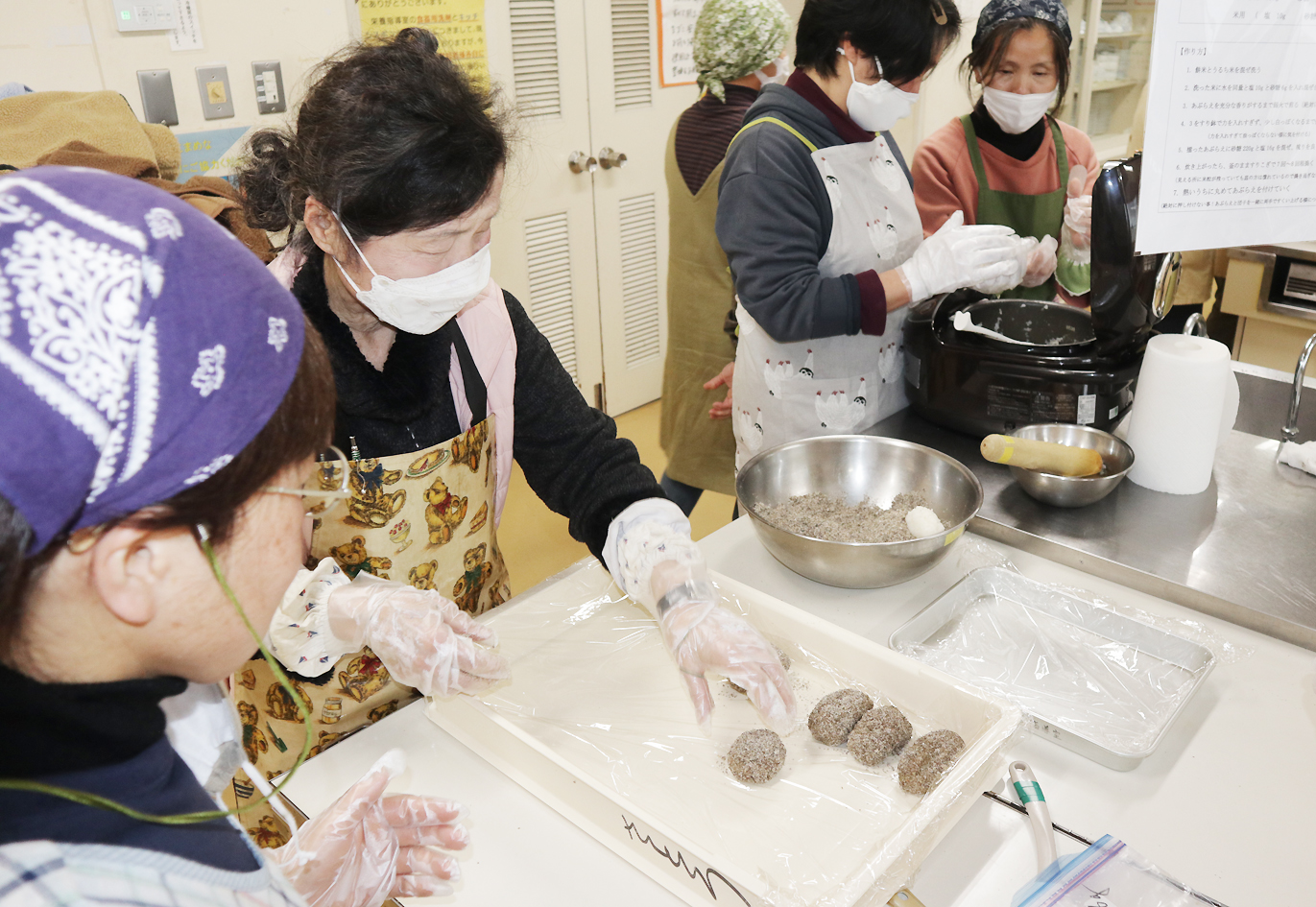 あぶらえおはぎづくりの様子