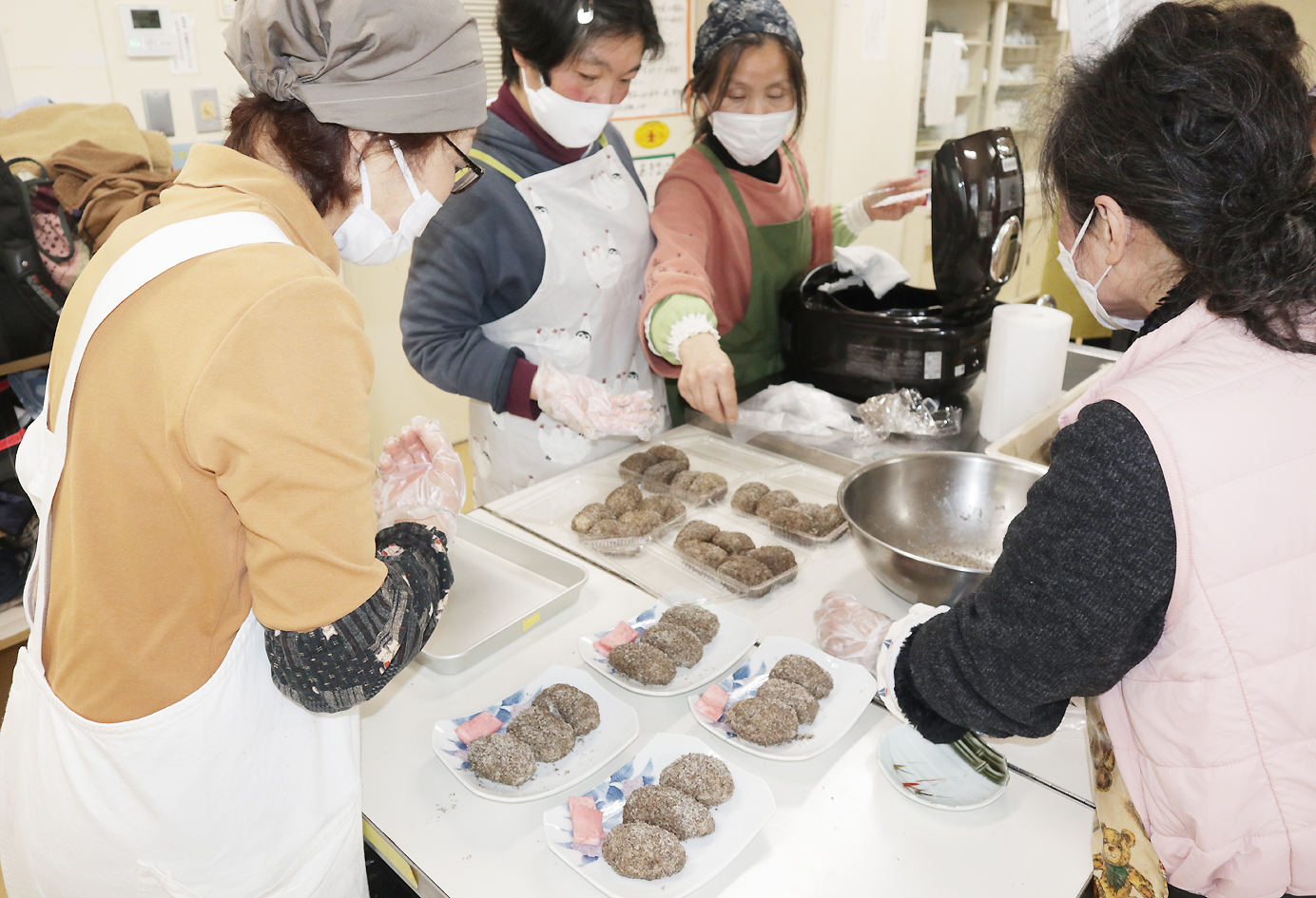 あぶらえおはぎづくりの様子