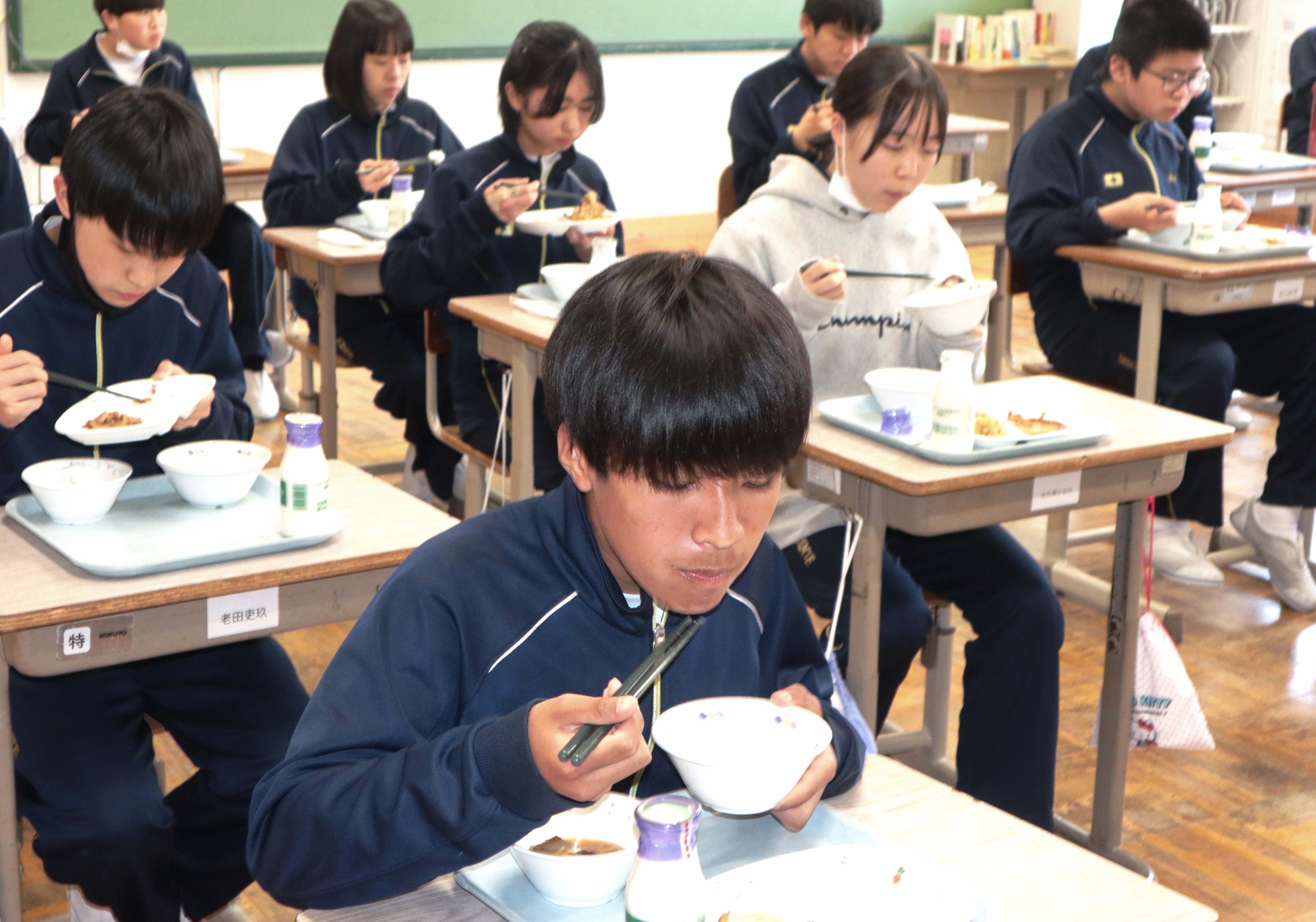 みつわ農園が市内の学校にお米を送りました