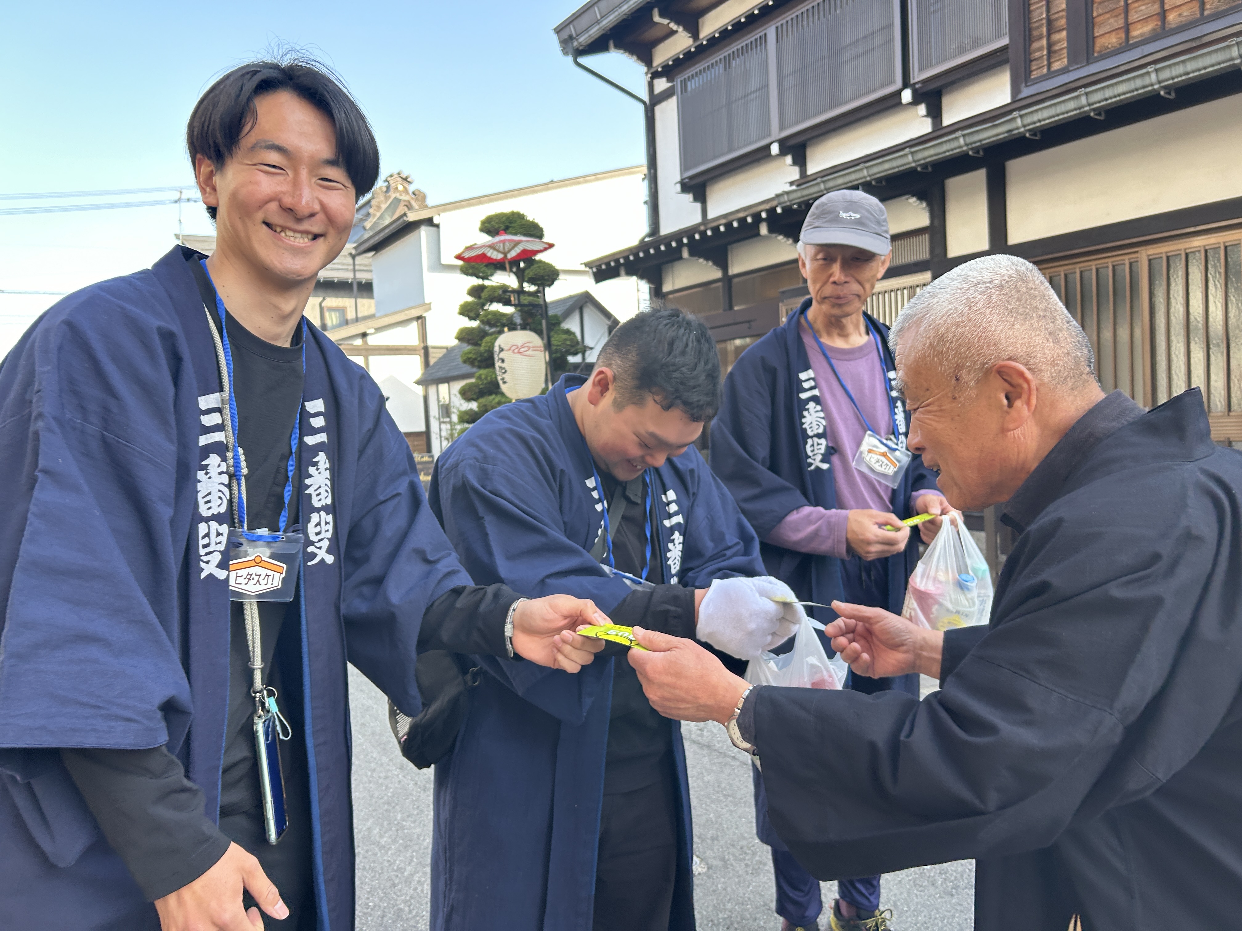 屋台曳きに参加したヒダスケのみなさんの様子