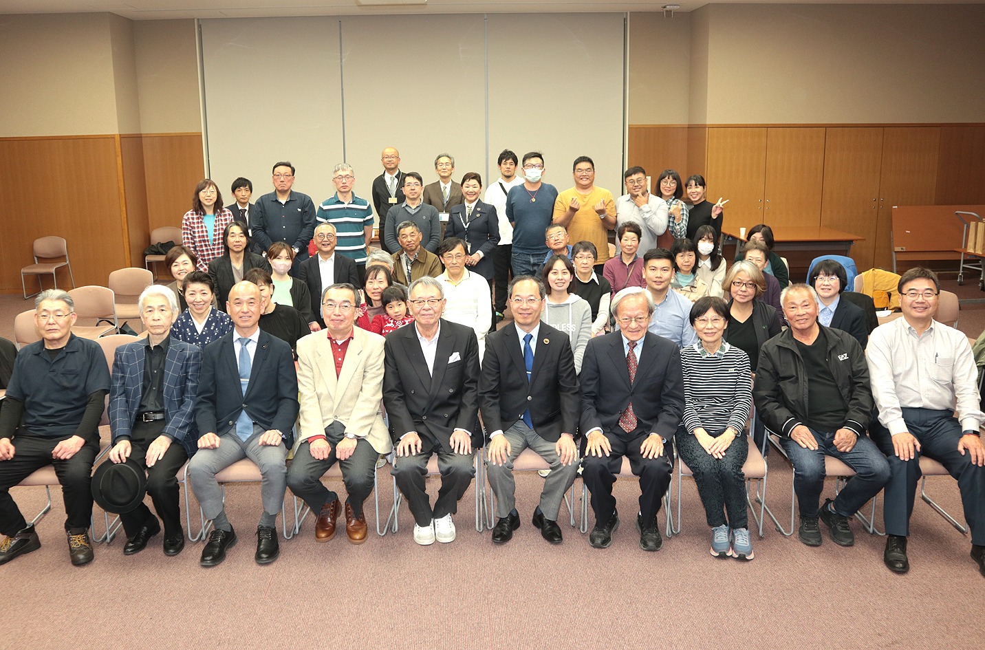 特別講演会「新港郷のまちづくりと飛騨市との交流」集合写真