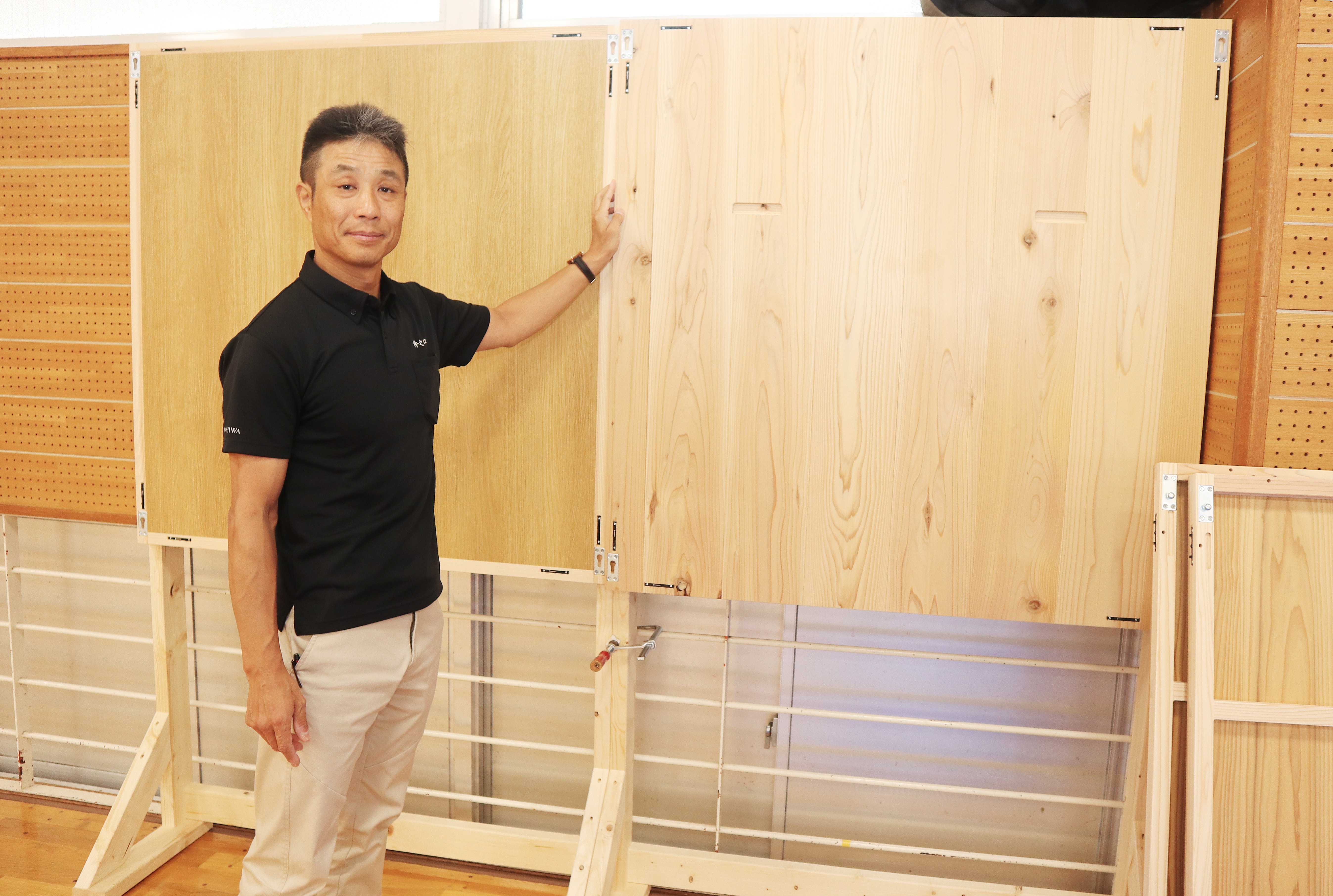 避難所「災害用間仕切り」など防災用具のデモ展示の様子