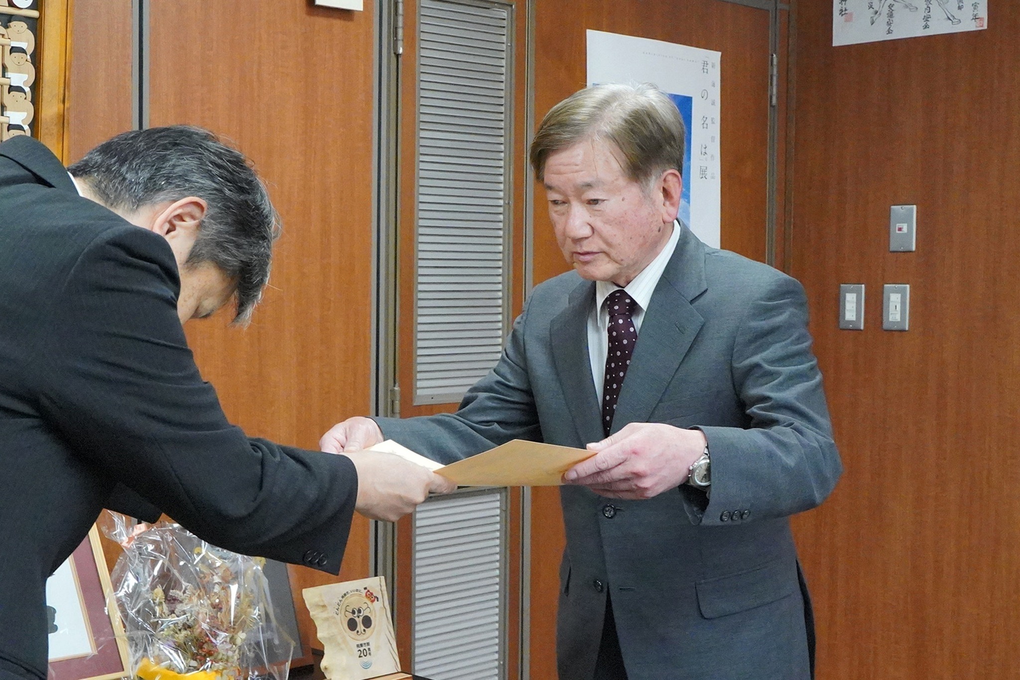 行政相談委員を11年間務められた佐藤康雄さんへ感謝状