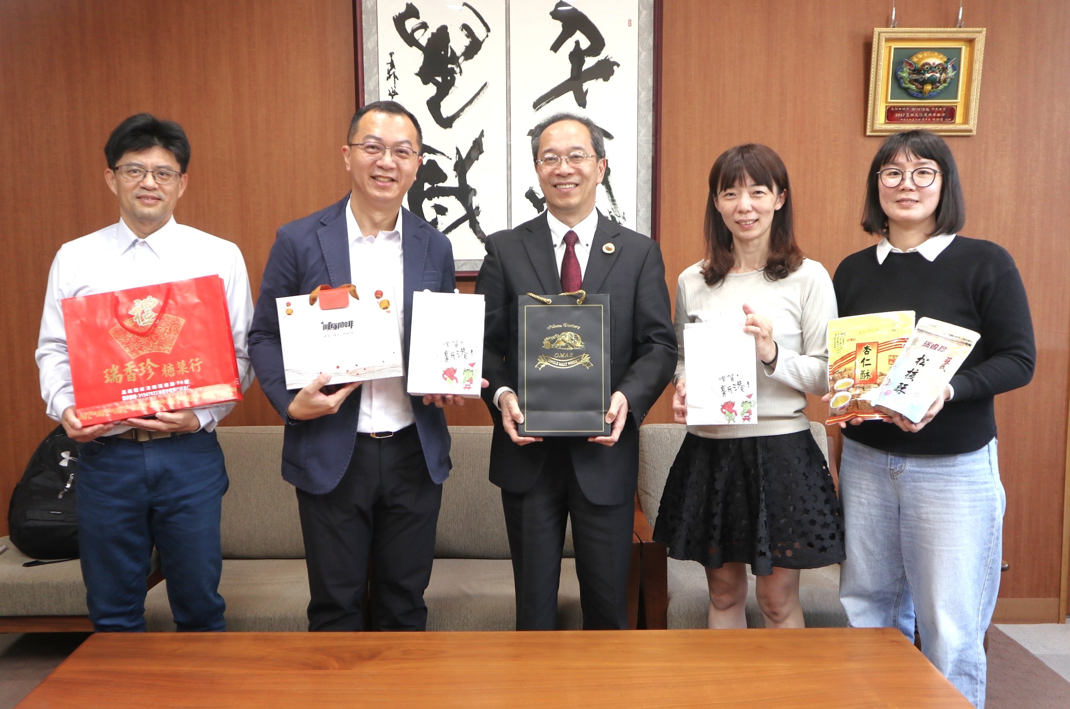 台湾新港郷から郷長らが表敬訪問～郷土料理の販売も