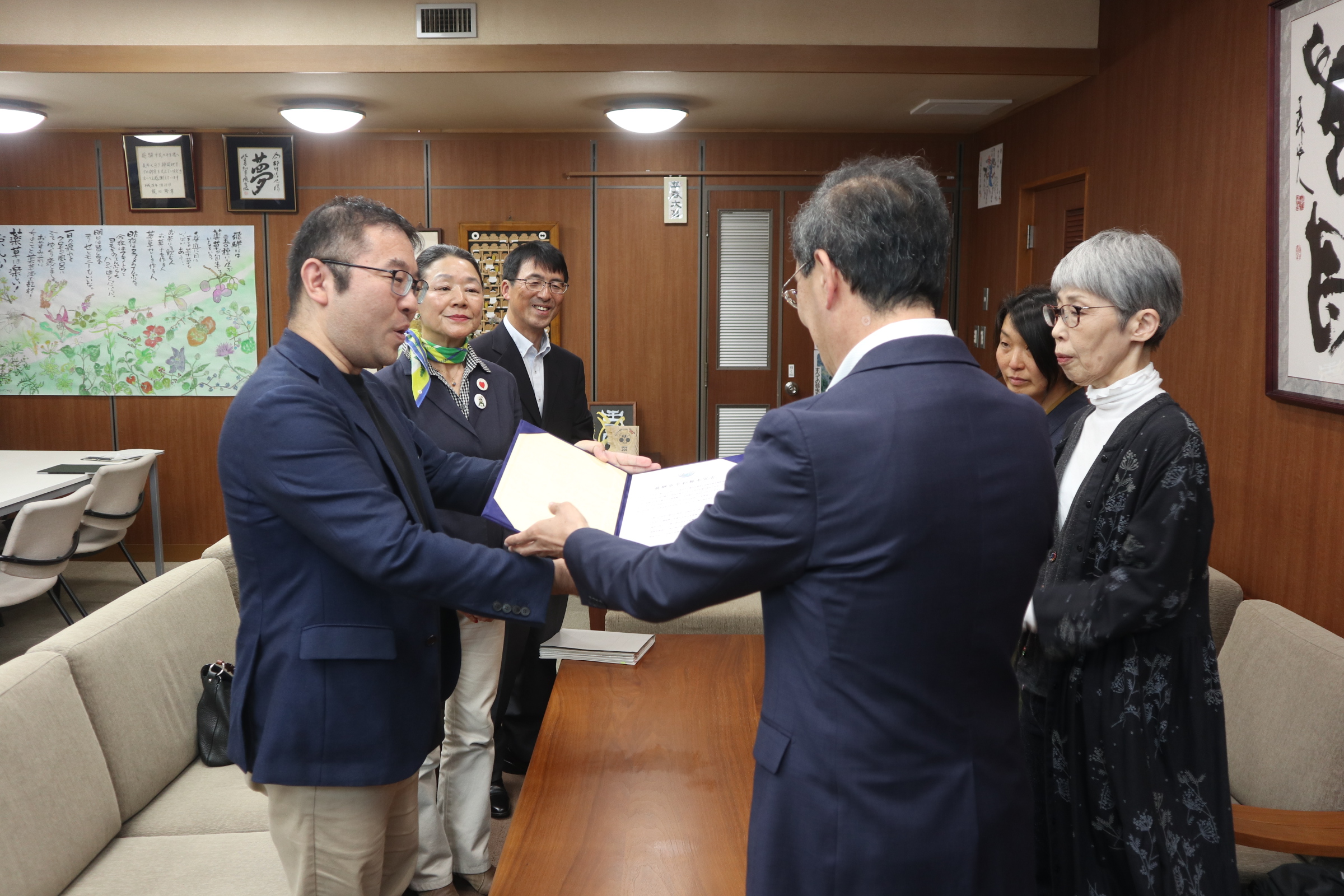 市民と共に作成した「飛騨市平和都市宣言」完成報告会が開かれました