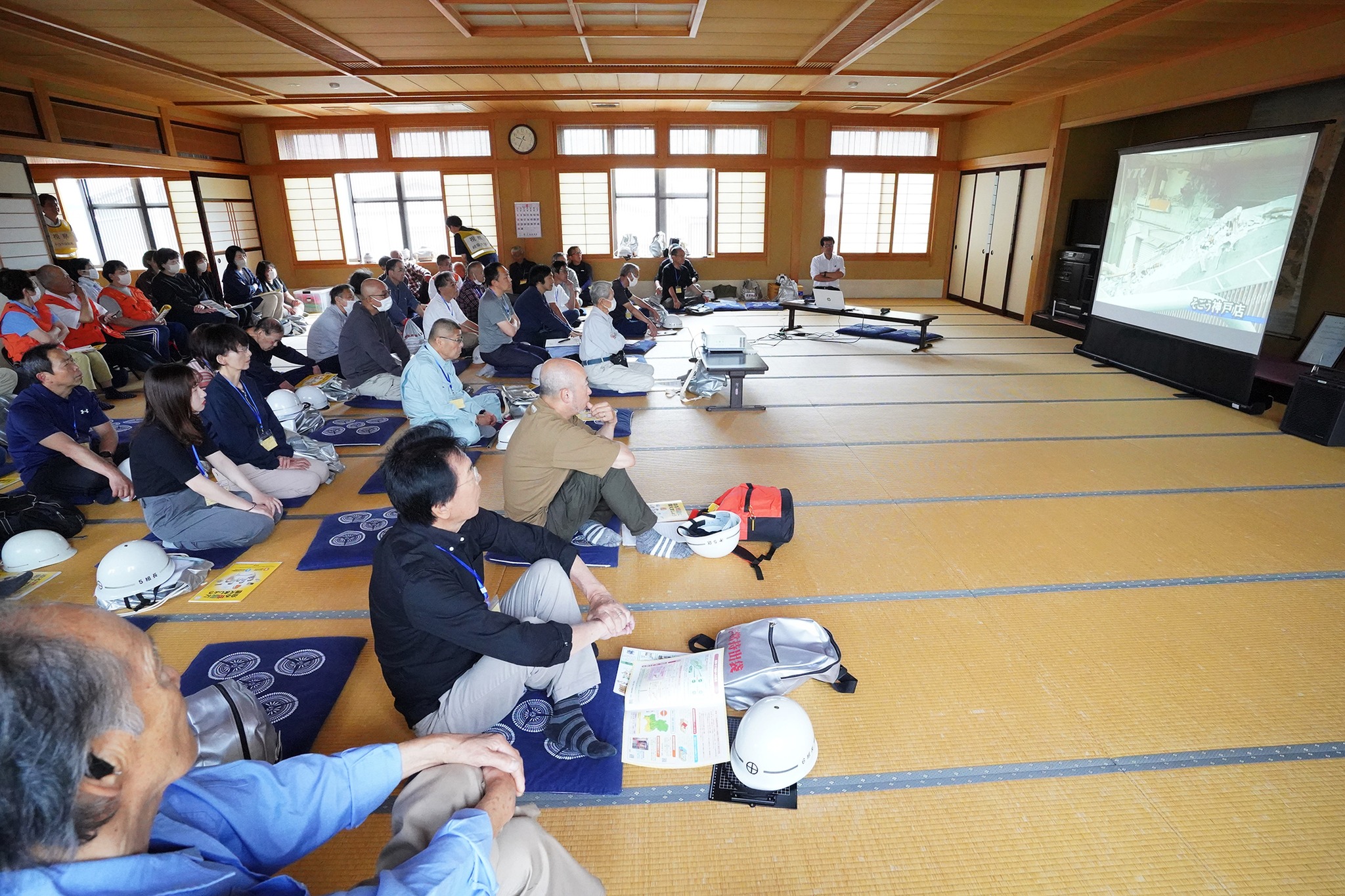 高校生防災士や中学生が地域の防災訓練で講話