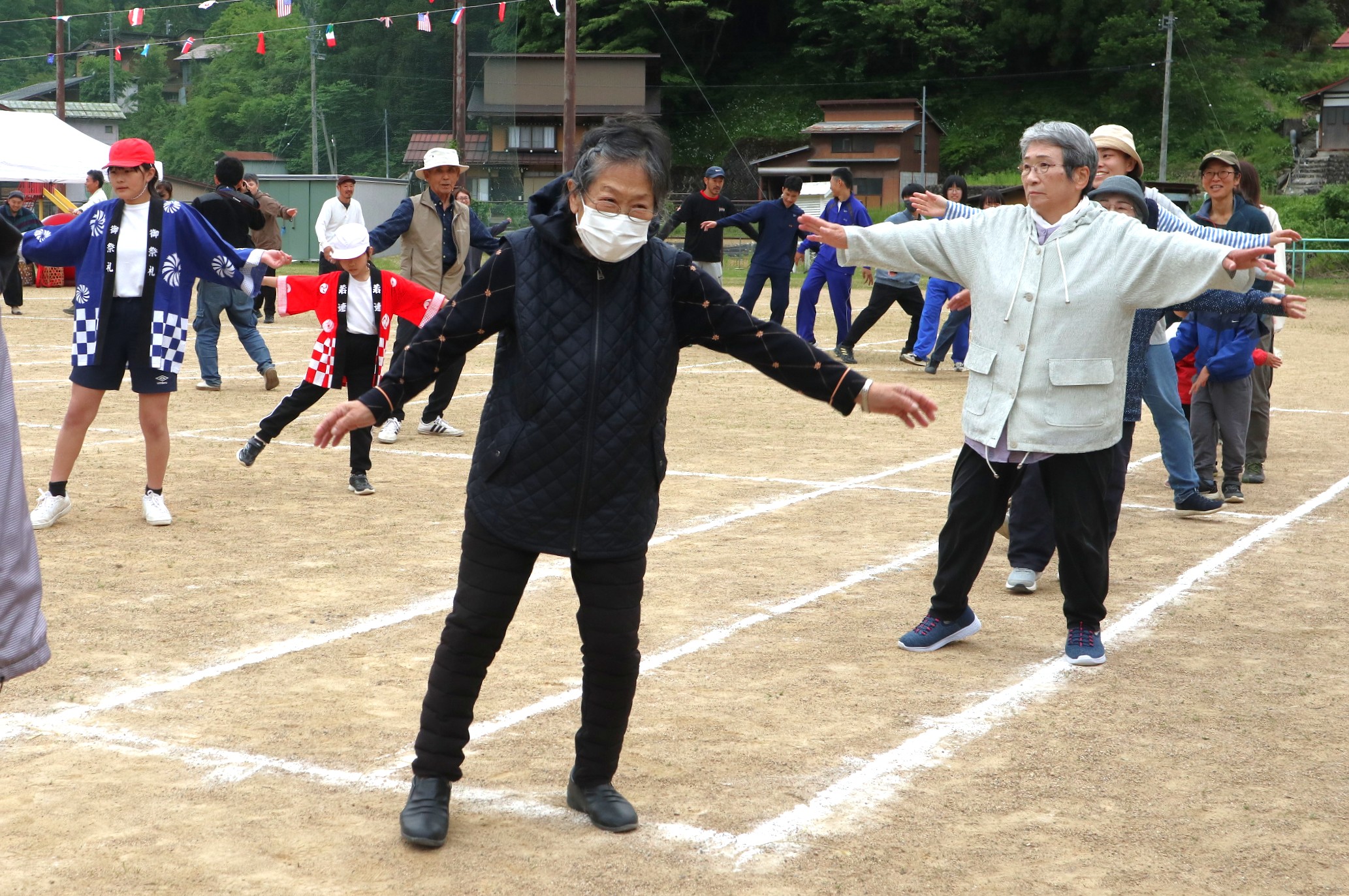 児童と住民が一丸となって「ふるさと大運動会」を開催しました
