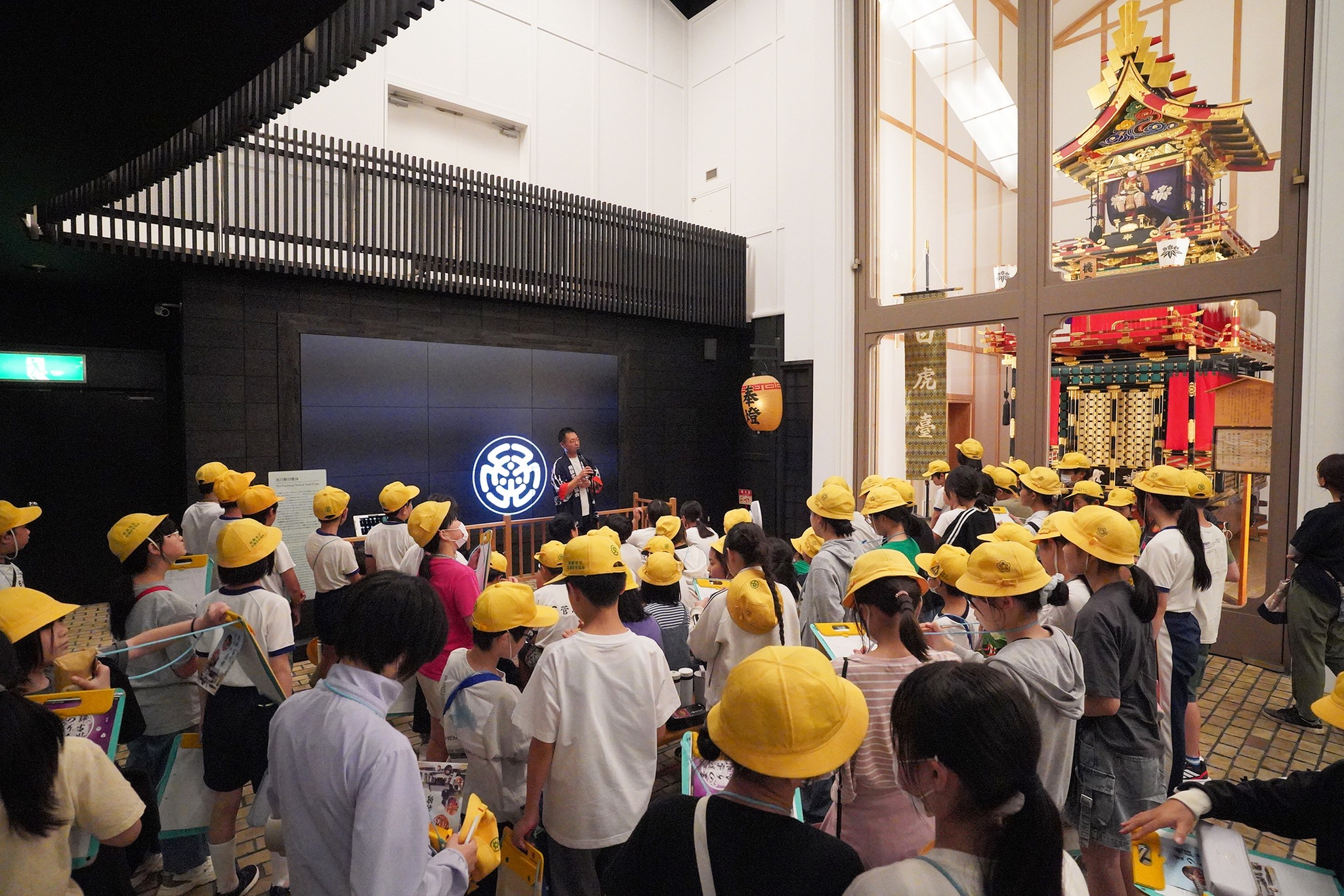 まつり会館の見学や解説を聞いて古川祭の魅力を学びました
