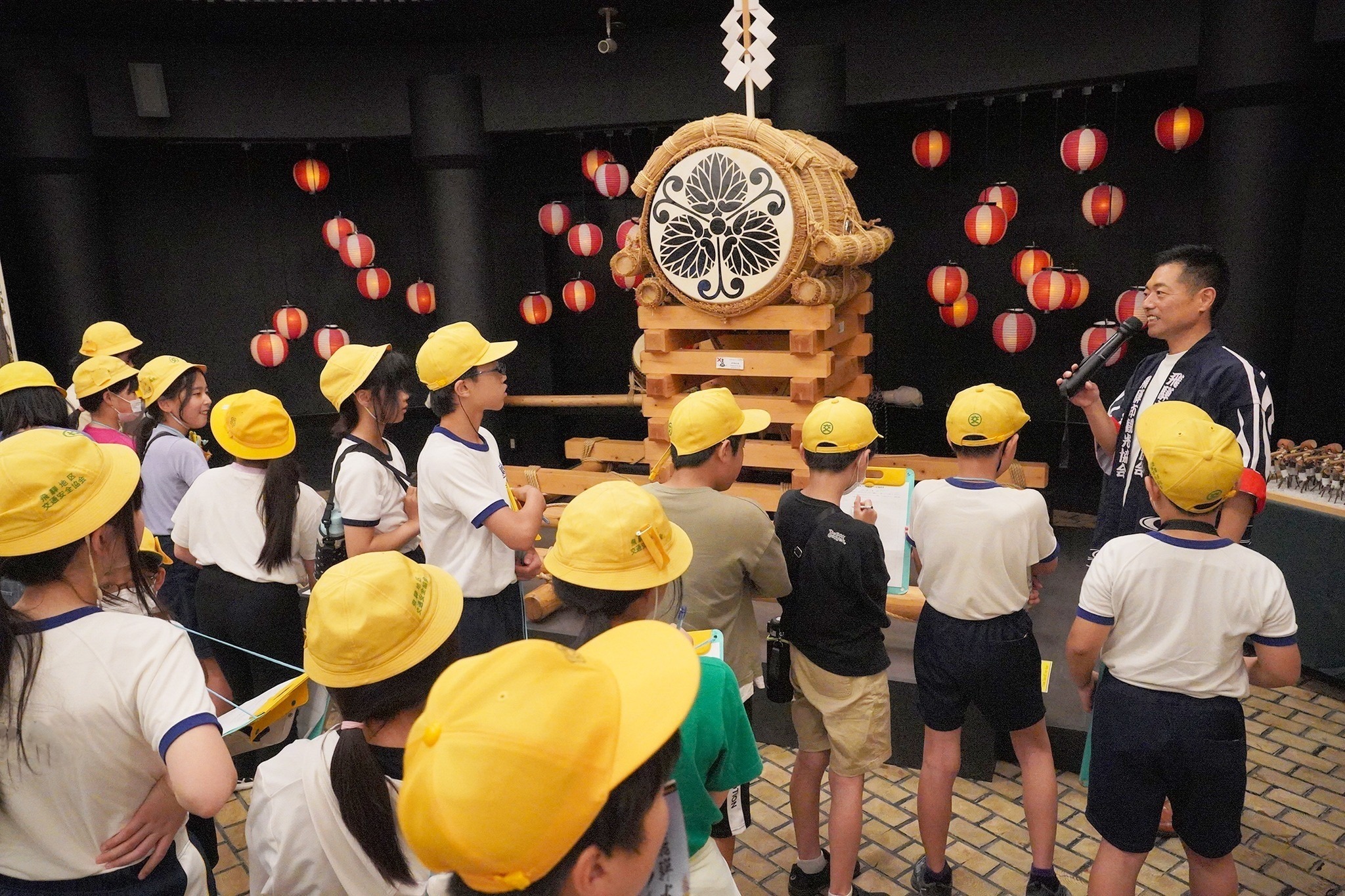 まつり会館の見学や解説を聞いて古川祭の魅力を学びました