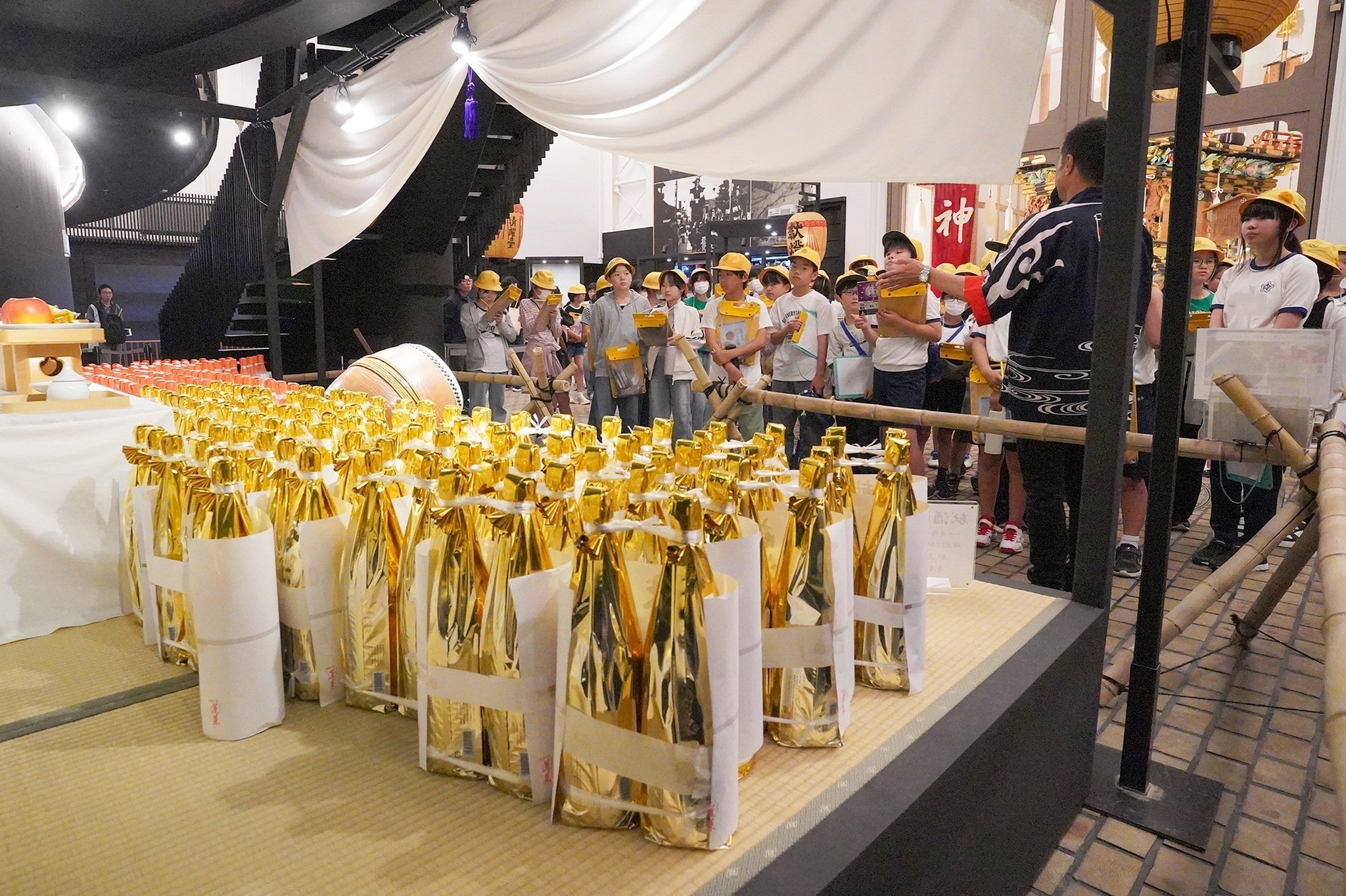 まつり会館の見学や解説を聞いて古川祭の魅力を学びました