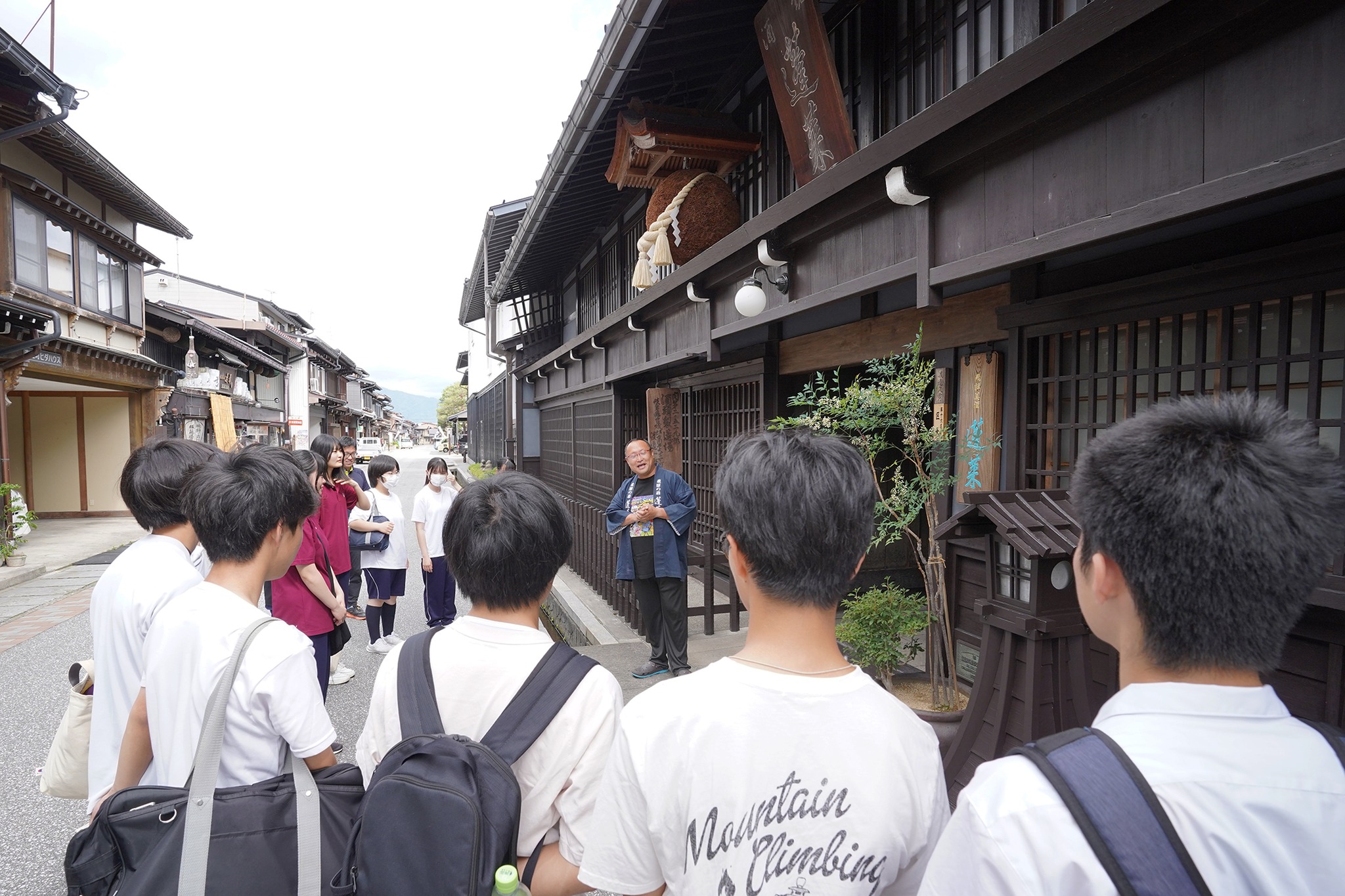 吉城高生が酒蔵を見学したり仕事への向き合い方などを学びました