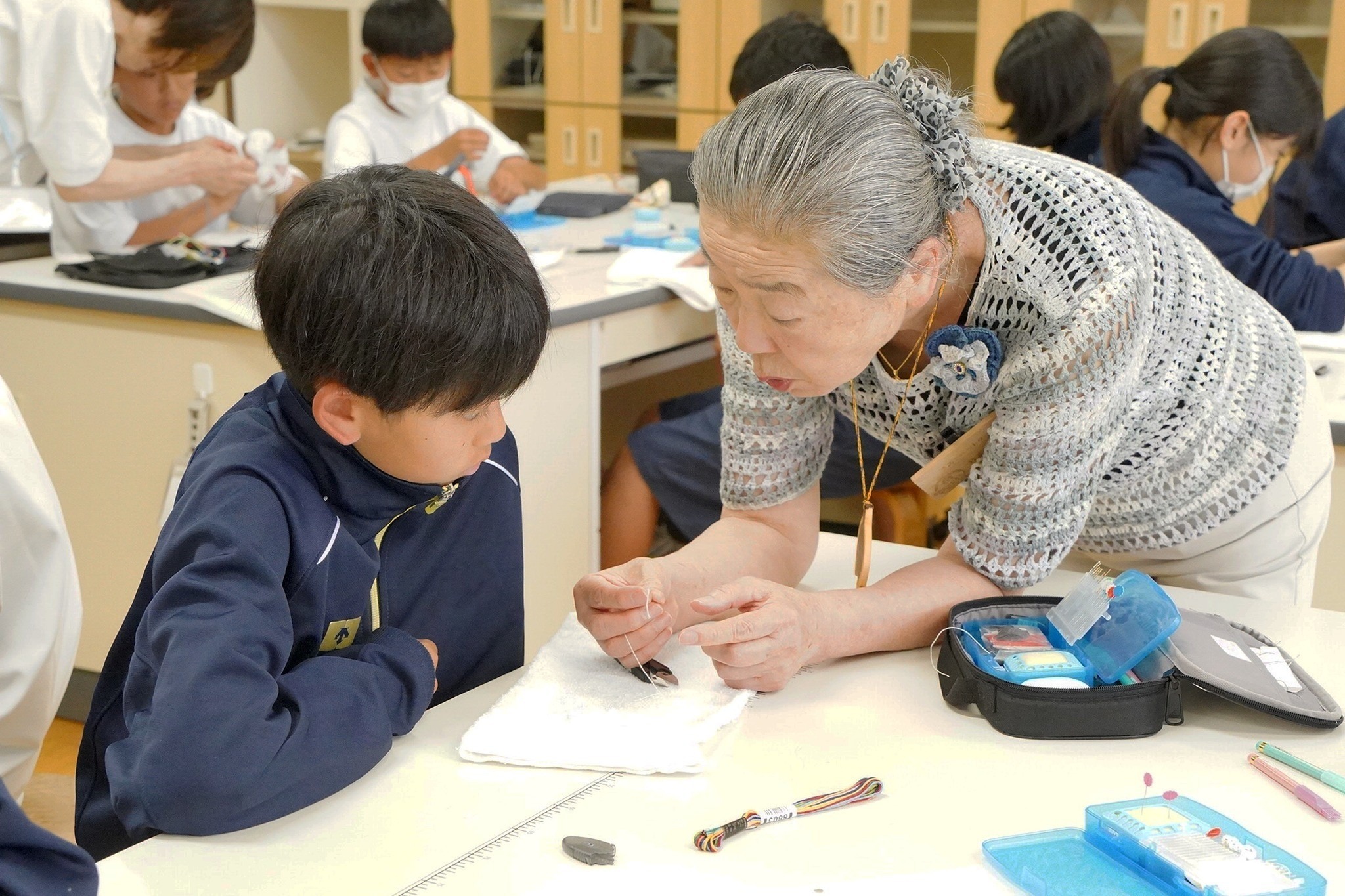 「子どもぞうきんコンテスト」に向けて作品づくりを始めました