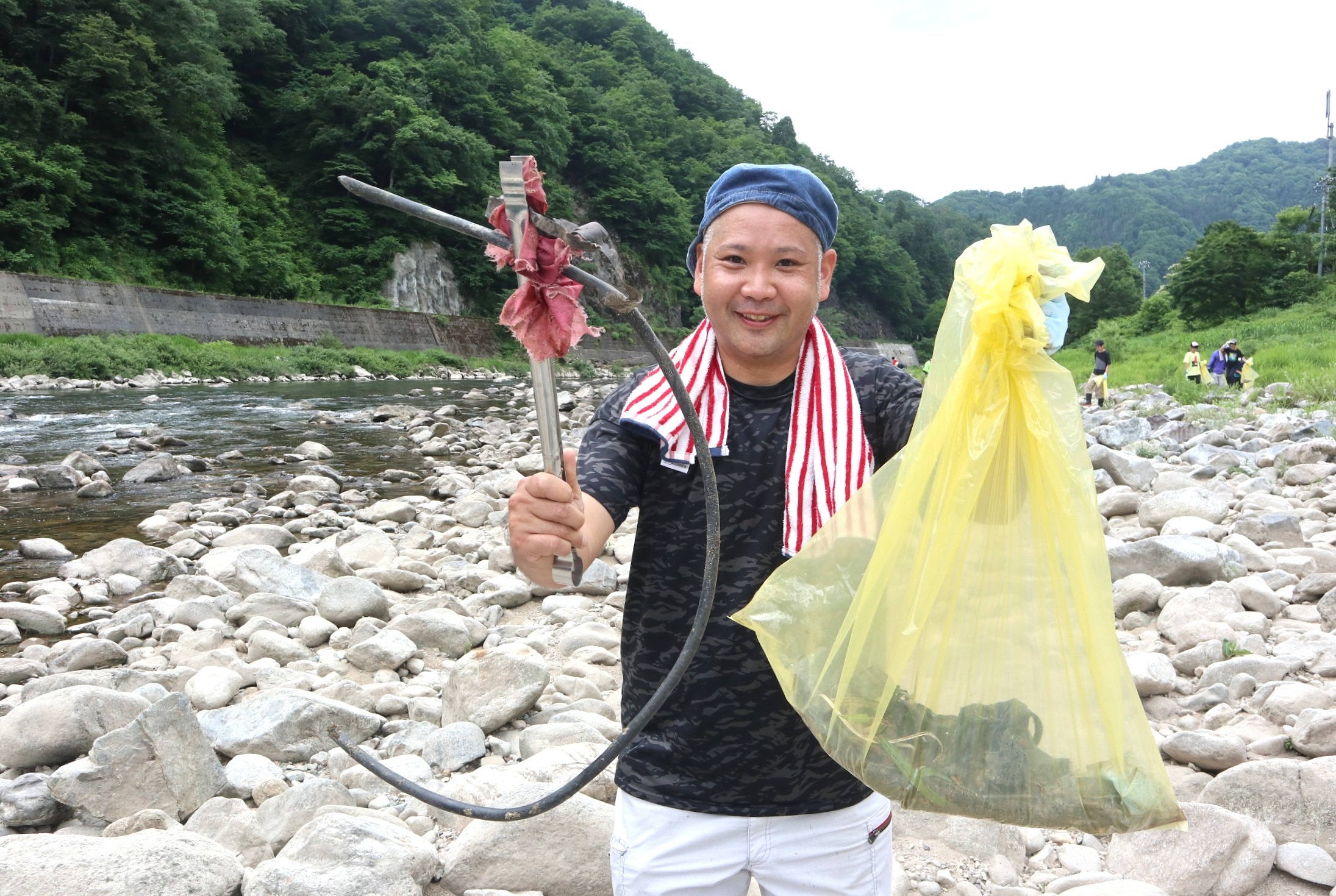 宮川下流域のプラごみ回収　ボランティアが汗